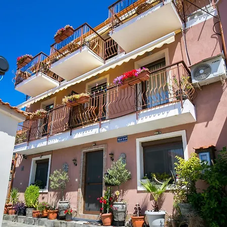 Lägenhetshotell Eleni 3*