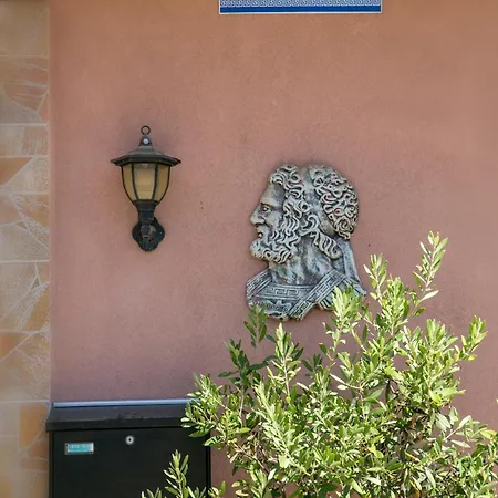 Eleni Lägenhetshotell Skála Marión