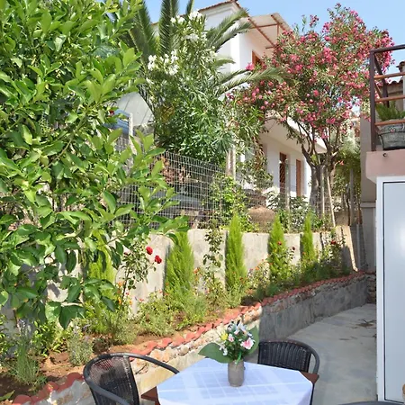 Eleni Aparthotel 3*