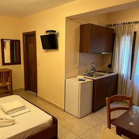 Eleni 3* Skála Marión