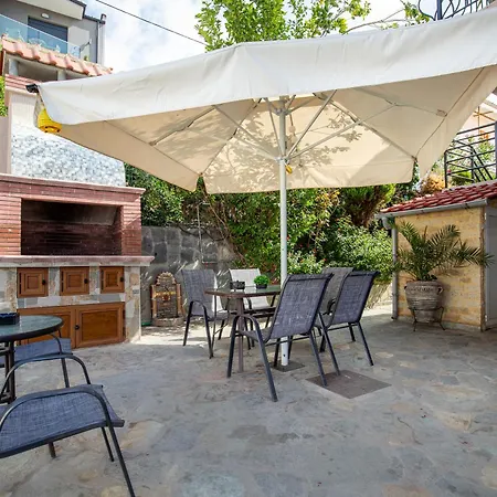 Eleni Lägenhetshotell Skála Marión